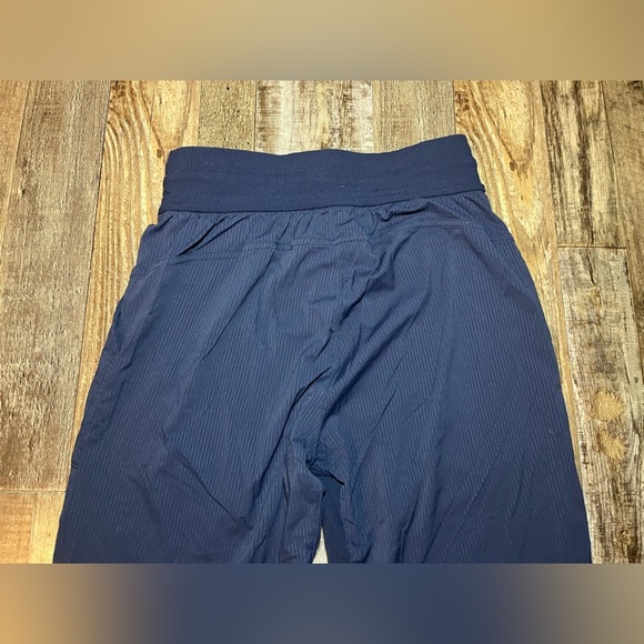 Lululemon Beyond the Studio Crop True Navy Size 4 - Picture 7 of 8